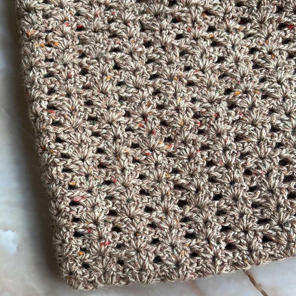 HANDCRAFTED | Knitted carry bag with bamboo handles - Picture 3 of 10